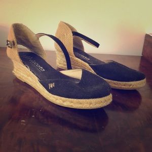 Black strappy sandals